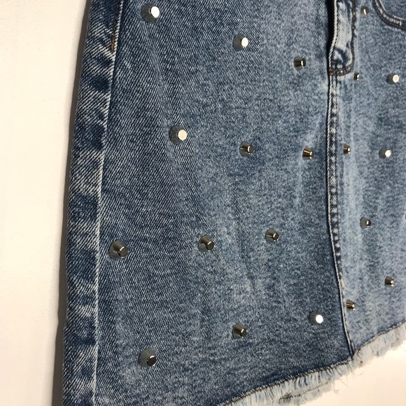NWOT Wild Fable Flat Studded denim skirt Raw edge - Picture 3 of 7